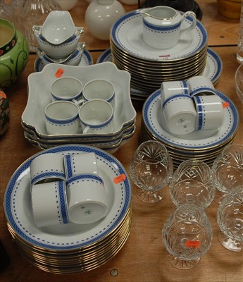 Lot 138 - A modern Portugese porcelain part dinner and...