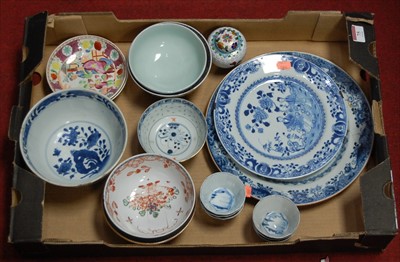 Lot 75 - Assorted Oriental ceramics, to include Chinese...