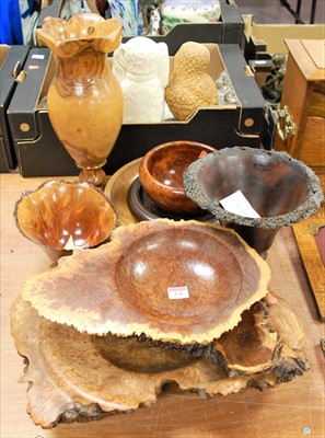 Lot 131 - A collection of good quality contemporary...