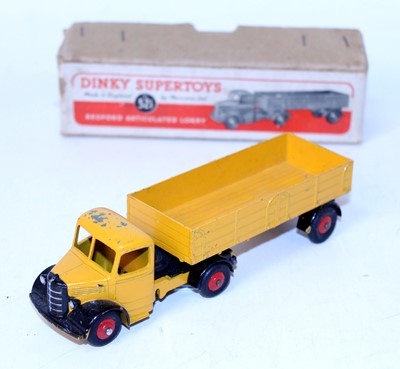 Lot 1968 - A Dinky Toys No. 521 Bedford articulated lorry...