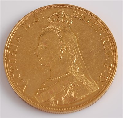 Lot 266 - Great Britain, 1887 gold five pound coin