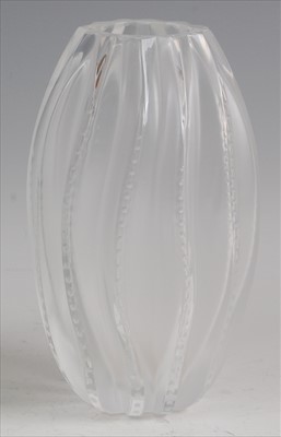 Lot 68 - A contemporary Lalique moulded and frosted...