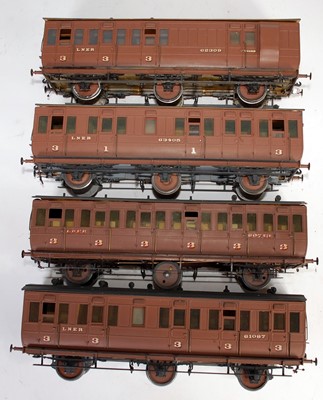 Lot 319 - Rake of four brass D&S kit built six-wheel GER...