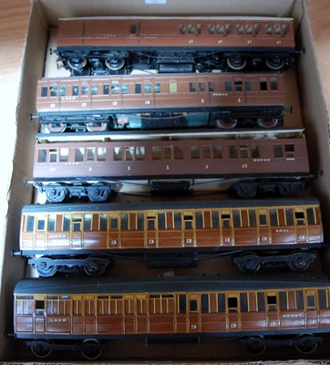 Lot 325 - 5 LNER non-corridor coaches, teak finish 3rd...