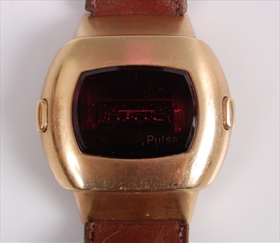 Lot 156 - A Pulsar P3 Time Computer 14ct gold LED...