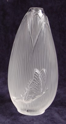 Lot 59 - A contemporary Lalique frosted and moulded...