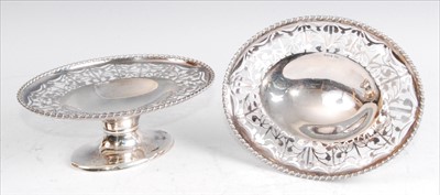 Lot 1141 - A pair of Edwardian silver pedestal bonbon...