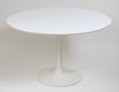 Lot 385 - After Eero Saarinen (1910-1961) - a 1960s...