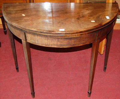 Lot 1183 - An early 19th century mahogany and crossbanded...
