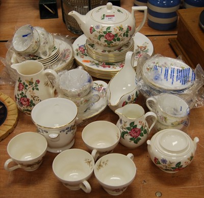 Lot 107 - A modern Wedgwood tea/dinner service transfer...