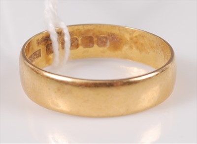Lot 310 - A 22ct gold wedding band, 4.2g, size O
