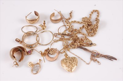 Lot 342 - A collection of 9ct gold to include hoop...