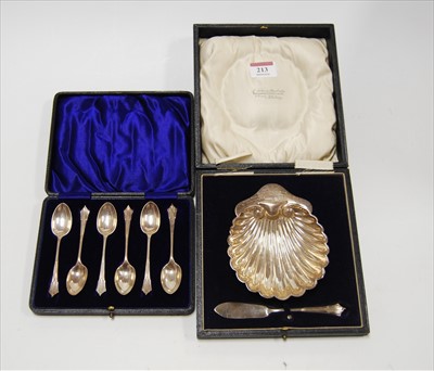Lot 213 - A George V shell shaped butter dish, having...