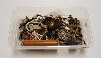 Lot 278 - A collection of miscellaneous items, to...