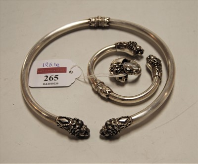 Lot 265 - A modern white metal necklet of hinged...