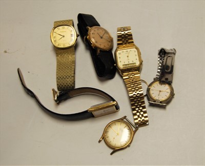 Lot 267 - A gentleman's 9ct gold and hardstone inset...