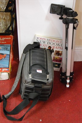 Lot 465 - A collection of photography equipment, to...
