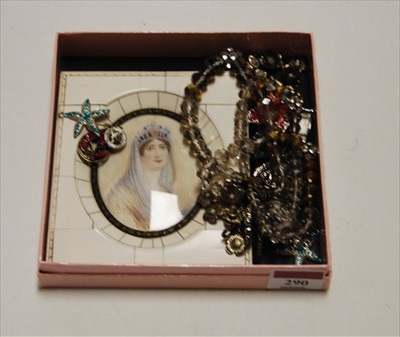 Lot 290 - A small collection of costume jewellery, to...