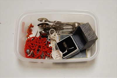 Lot 292 - A small collection of miscellaneous items, to...