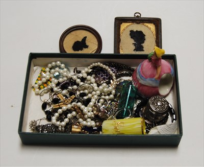Lot 293 - A small collection of miscellaneous items, to...