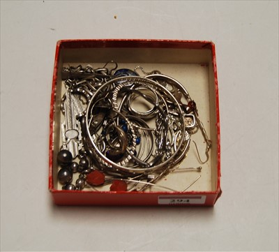 Lot 294 - A small collection of miscellaneous costume...