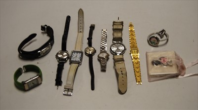 Lot 362 - A small collection of assorted lady's and gent'...