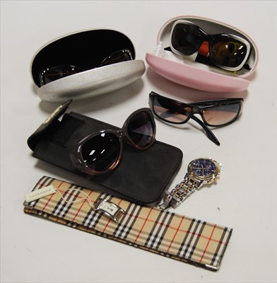 Lot 388 - A collection of various designer fashion items,...