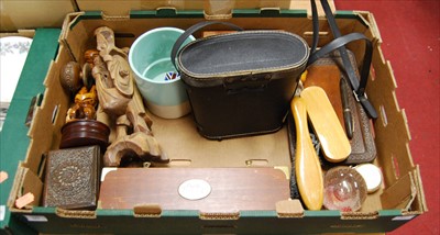 Lot 427 - A collection of miscellaneous items, to...
