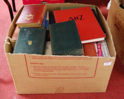 Lot 432 - A box containing a quantity of mainly modern...