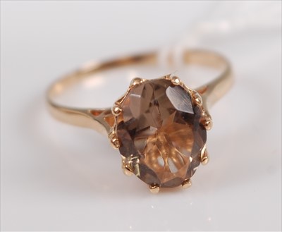 Lot 368 - A yellow metal and smokey quartz set dress...