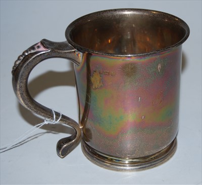 Lot 185 - A George V silver tankard, of plain...