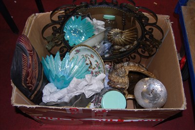 Lot 217 - A box of miscellaneous items to include a...