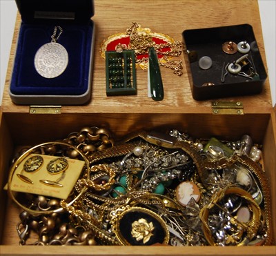 Lot 278 - A box and contents of assorted costume...