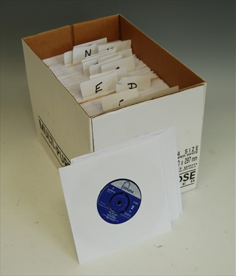 Lot 566 - A collection of 7'"singles to include