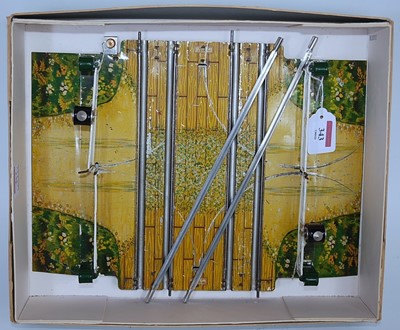 Lot 343 - 1930-33 Hornby No. 2 Level crossing converted...