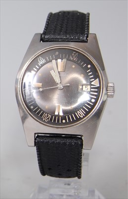 Lot 1256 - A gent's vintage Duward Aquastar 200m steel...