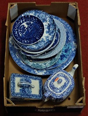 Lot 55 - A box of miscellaneous blue & white transfer...