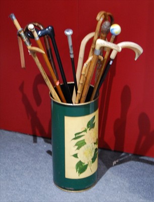 Lot 77 - An early 20th century walking cane having a...