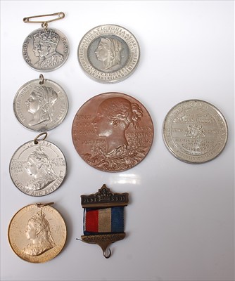 Lot 449 - Sundry cased and loose medallions, to include...