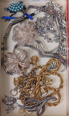 Lot 452 - Assorted costume jewellery, to include...