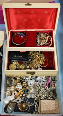 Lot 473 - A box of miscellaneous costume and other...