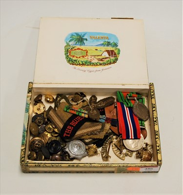 Lot 486 - A small collection of miscellaneous militaria,...