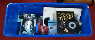 Lot 551 - A box containing a collection of items...