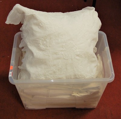Lot 555 - A box containing a collection of linen and lace