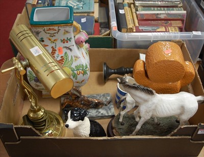 Lot 526 - A box of miscellaneous items to include a...