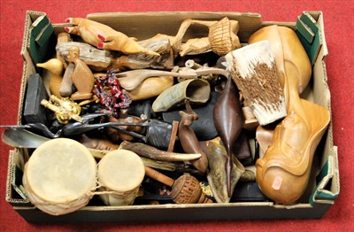 Lot 536 - A box of miscellaneous items to include twin...