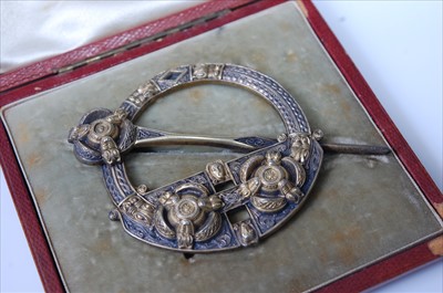 Lot 2210 - A yellow metal Pseudo-Penannular brooch, with...