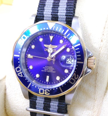 Lot 2011 - A gent's Invicta steel cased automatic...