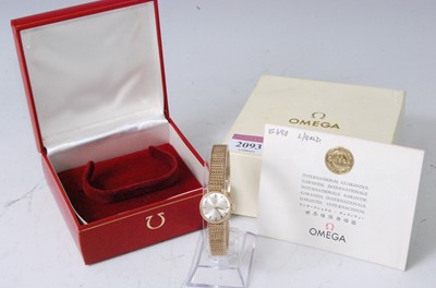 Lot 2093 - A lady's Omega 9ct gold cased manual wind...