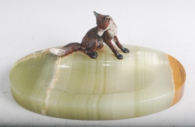 Lot 226 - An early 20th century onyx table centrepiece